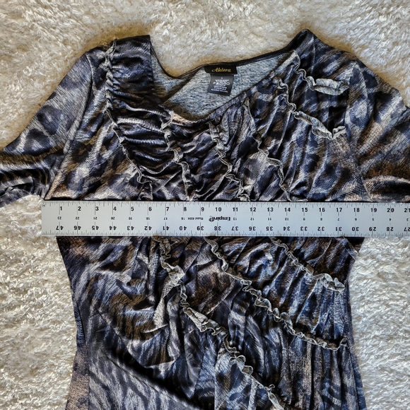 Akiera asymmetrical tunic top size large snake and leopard print - Picture 4 of 10